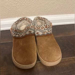 Women’s Size 6 Clarks slipper mules/clogs